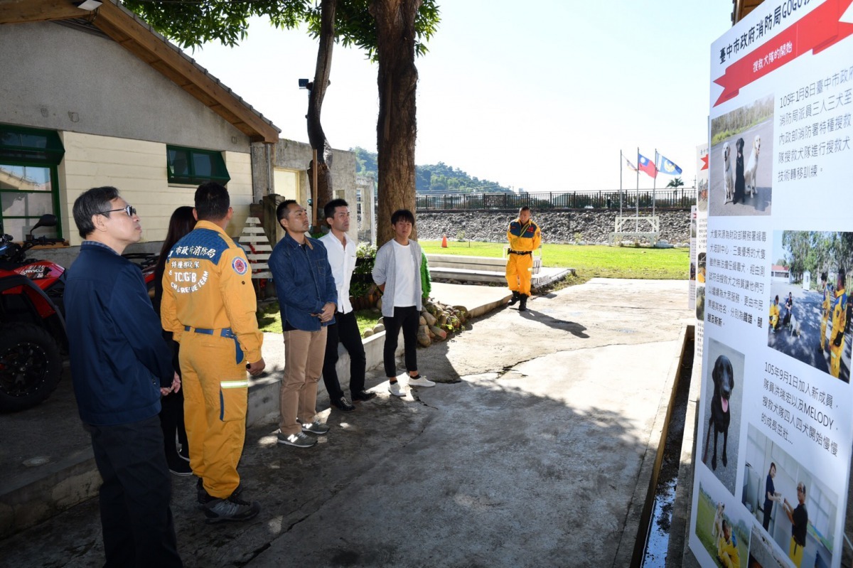 台中市消防局廣邀日本靜岡縣消防學校教官們一同感受2020台灣燈會的魅力。台中市政府消防局/提供