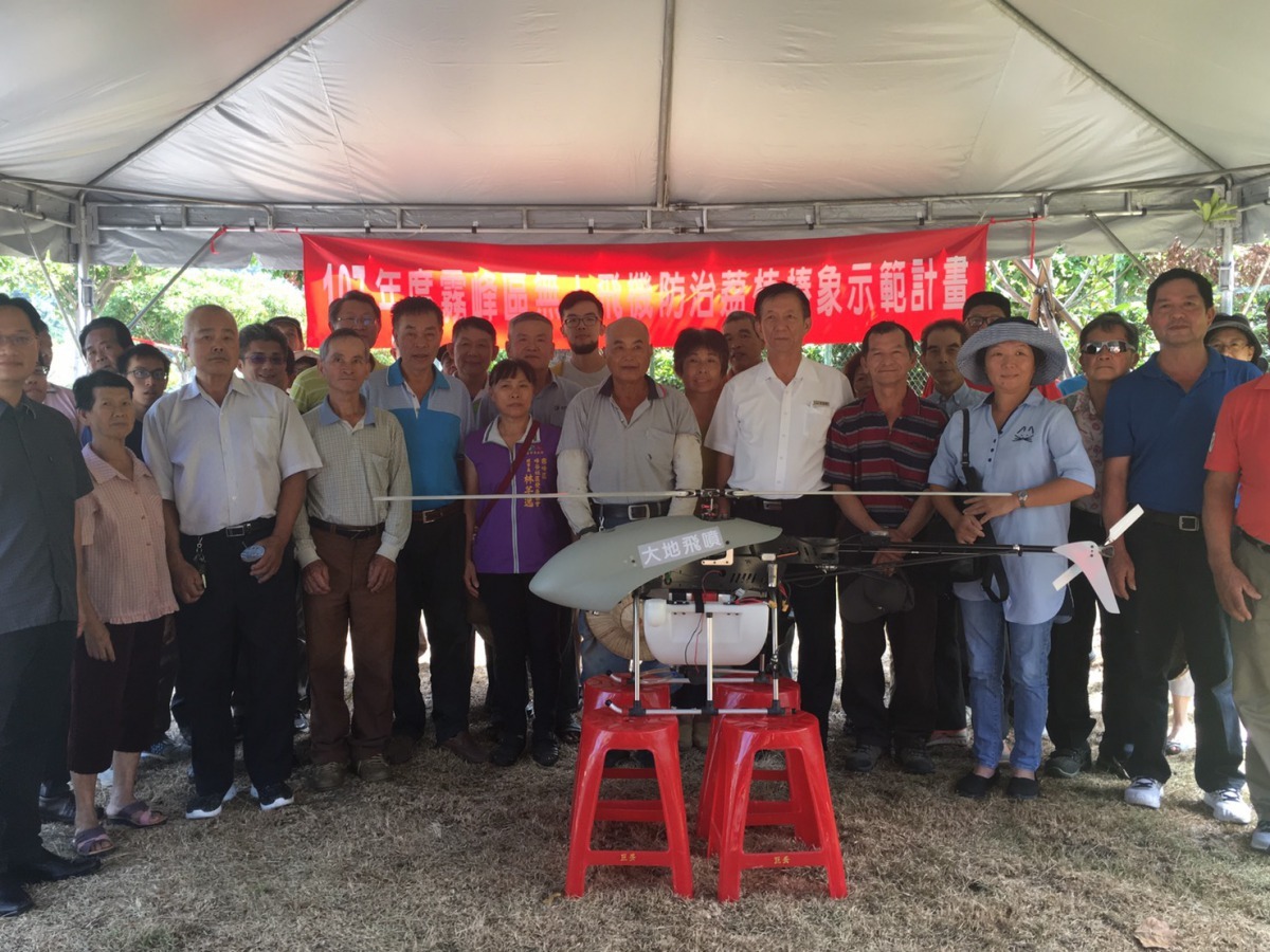 防治荔枝椿象,台中市農業局示範無人機清園。台中市農業局/提供