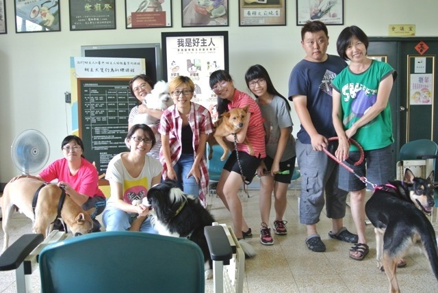 台中市動物保護防疫處於2017年推出好主人好教養系列課程，主打「不打不罵」的人道訓練方式。劉凱/翻攝