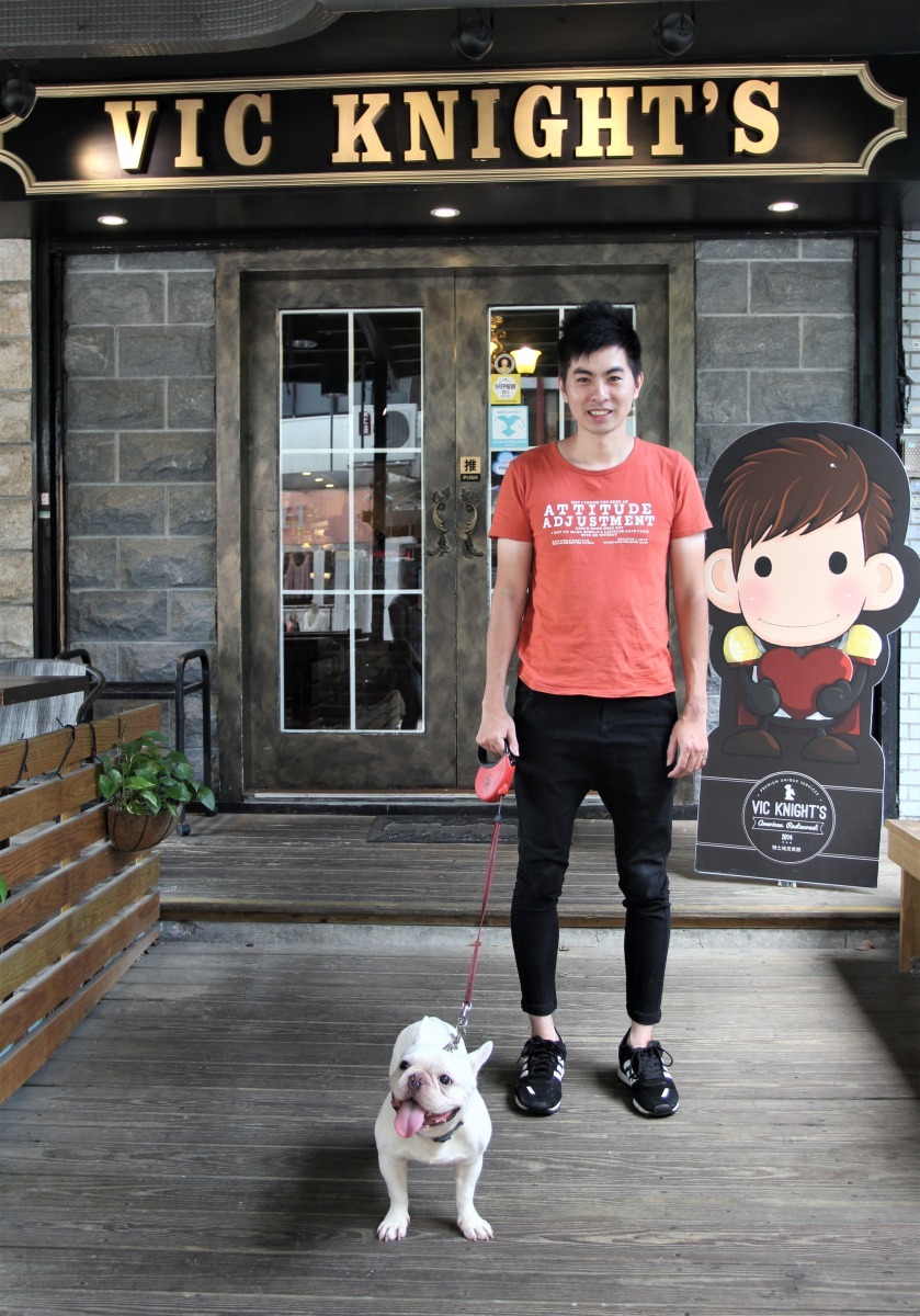  105年動物友善空間-騎士維克，提供場地舉辦寵物外出禮儀課程。有故事/提供