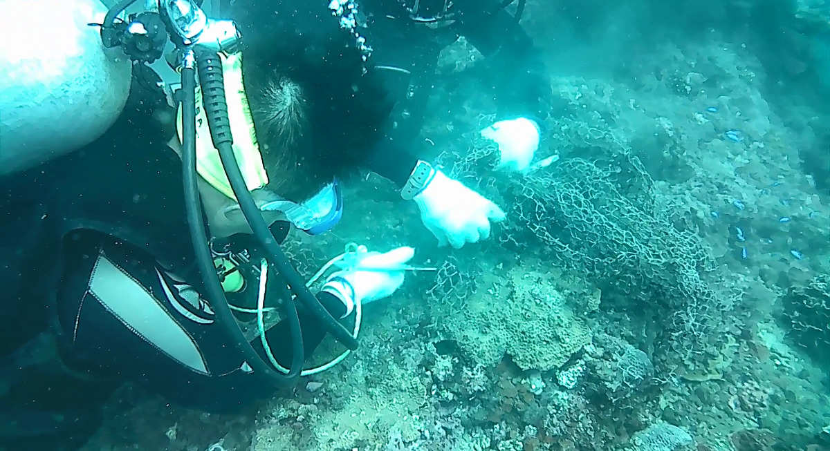 新北市政府漁業處自101至107年累計清除覆網超過18噸。新北市漁業處/提供