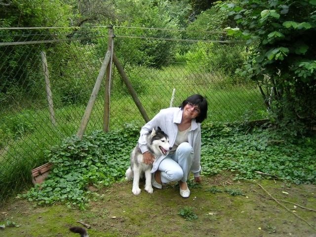 離開台灣監禁生活的Woman 與德國救援友人羅欣Rossing。劉威良/提供