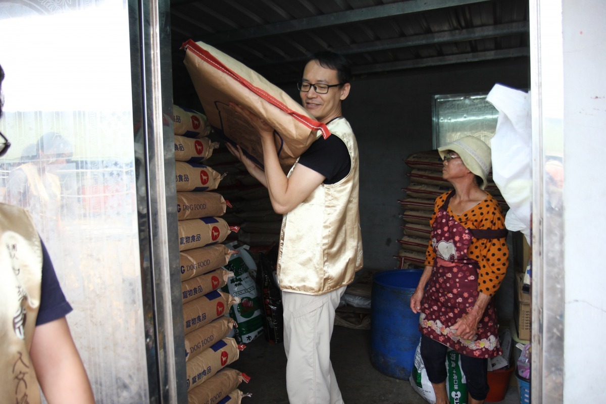 每月捐贈高營養價值飼料25包,持續捐贈一年共計5400公斤,希望毛孩們吃得營養又飽足。陳宇/翻攝