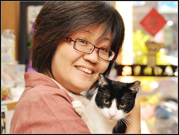 崔美瑛的選舉文宣也是與貓一同入鏡。　取自崔美瑛臉書