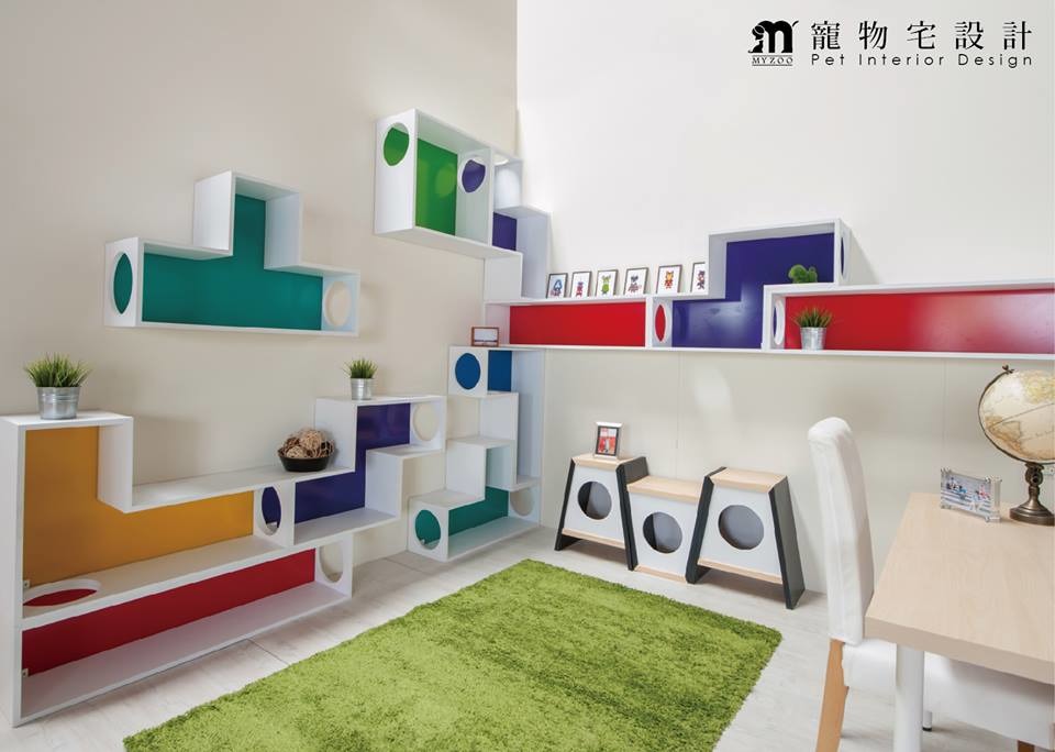 俄羅斯方塊型書架組合出兼具實用與美觀的貓跳台，結合遊戲的趣味性，飼主可自行選擇組合方式。　取自Myzoo動物緣粉絲專頁