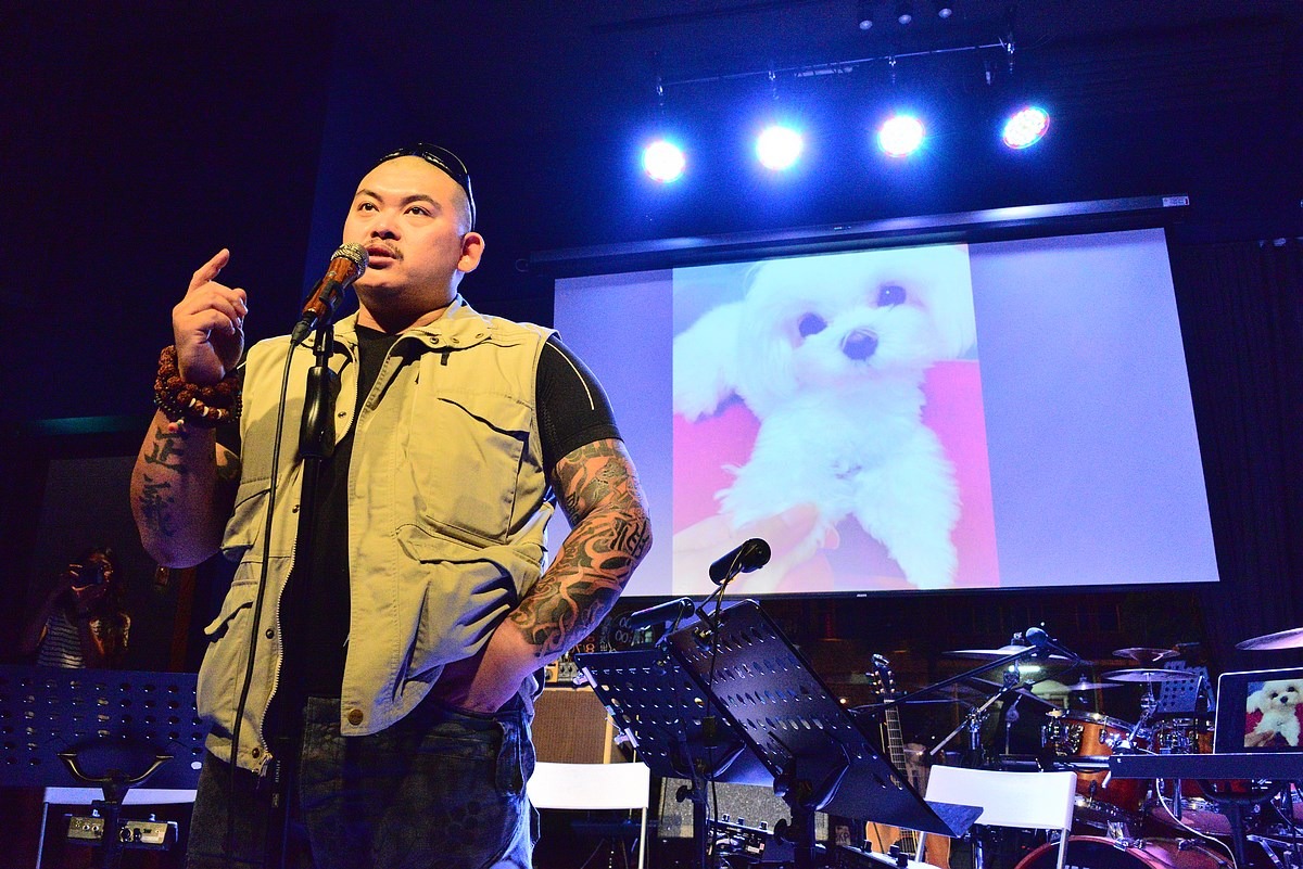 8月高雄、台中場次的「為流浪動物而彈」請來救援志工EMT李榮峰簡短分享，台北場次將由李榮峰與台灣之心愛護動物協會上台分享。　為流浪動物而彈/提供