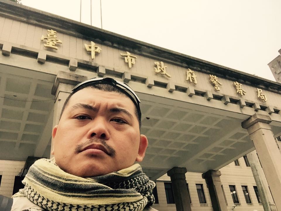 李榮峰常跑警察局處理虐待動物案件,不過最近是為了傳授經驗! 取自李榮峰臉書