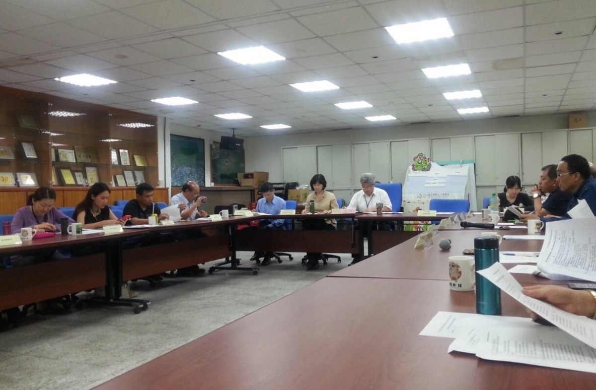 台北市動保處22日召開會議邀請法律專家、相關單位、動保團體一同研商「台北市動物安養機構設立標準與補助辦法」草案。　李娉婷/攝