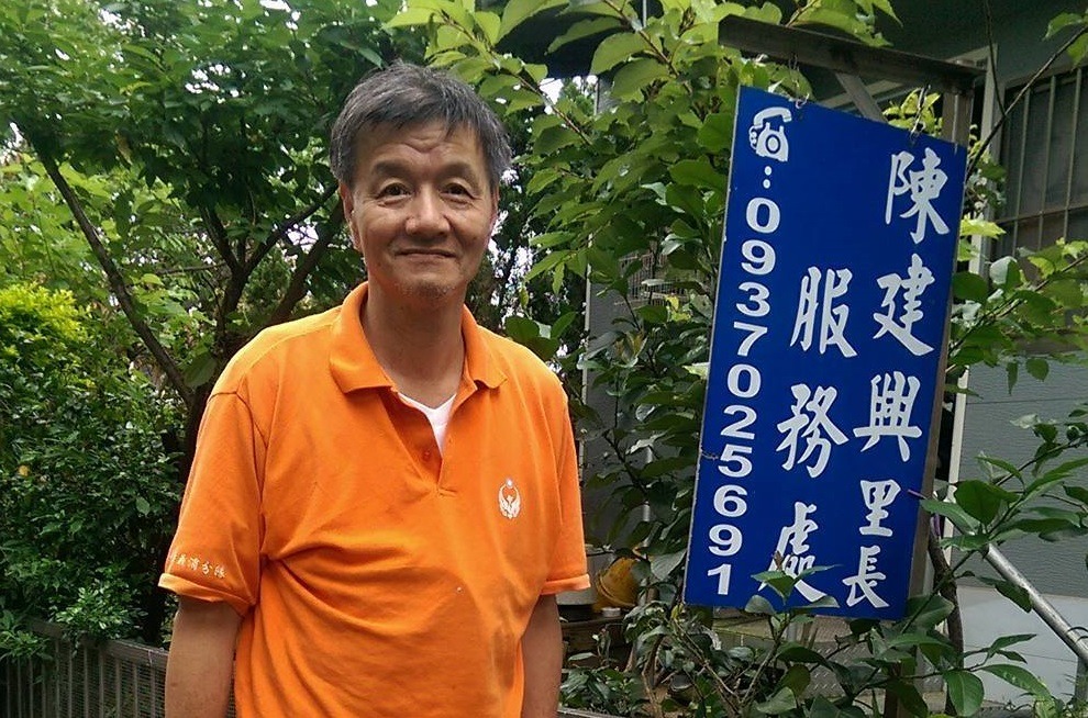 為求與流浪動物和平共存，汐止區長青里里長陳建興發揮溝通長才，透過對話交流，謀求解決之道。