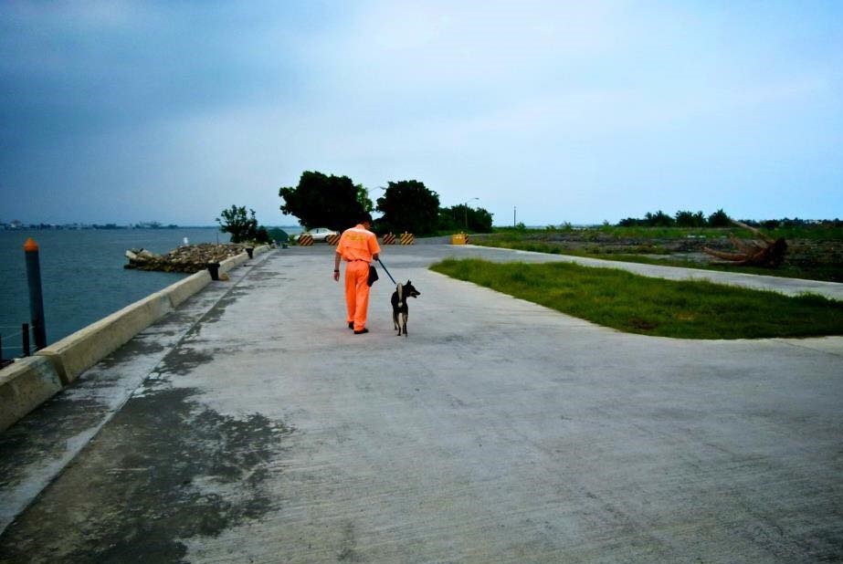 陳懷恩曾參與飼主善終經驗支持團體、海巡犬、社區犬等計畫,以社工專長投入動保工作。 資料照(取自取自「我叫小黑 現在很好」專頁)