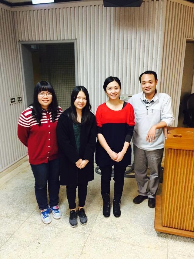 左三：《十二夜》導演Raye 。