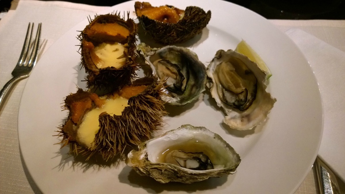 君品酒店的澎湖馬糞海膽吃到飽活動開始半日即喊停。　取自PTT吃到飽版