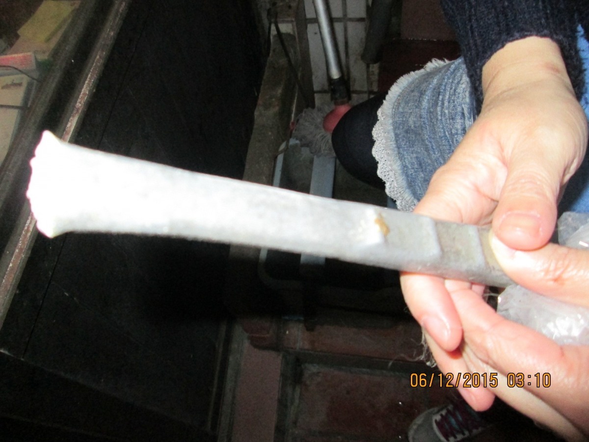 莊女使用之凶器（已斷裂）。　台北市動保處/提供