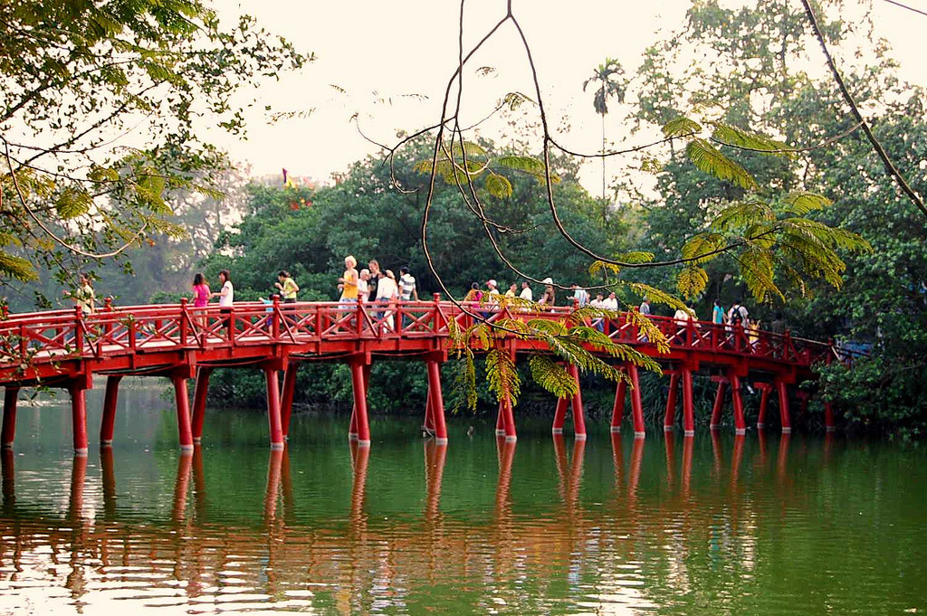 還劍湖風景秀麗，除了是神鱉Cu Rua的住所外，也是河內市中心相當受旅客歡迎的景點。 flickr_Rose Ferrer