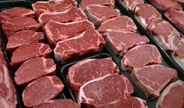 紅肉（豬肉、牛肉、羊肉等）生產過程會產生大量溫室氣體。　取自赫芬頓郵報