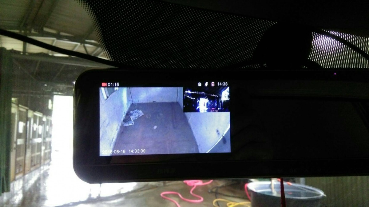 嘉義縣家畜疾病防治所2台動保車都加裝監視系統，讓駕駛能掌握後車箱狀況。　嘉義縣家畜疾病防治所/提供
