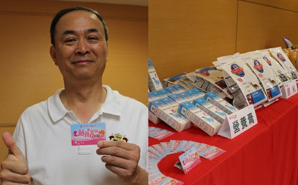 新北市動保處推出「飼養寵物認證卡」，處長陳淵泉希望藉由各項寵物醫療優惠與禮品，鼓勵民眾參與飼養寵物前的生命教育課程。　李娉婷/攝