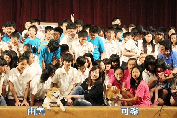 可樂和由美身負重任，下學期將擔任社團的社長和副社長，帶領學生一起愛護動物。　江幸芸/攝