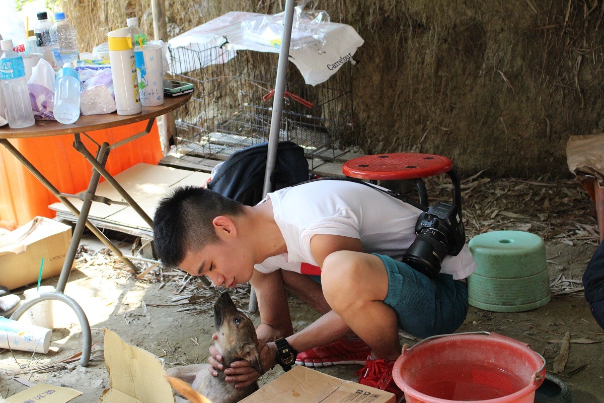 只要有心、不怕狗、不怕髒,「毛小孩不孤單」社團都歡迎,新手也沒關係,圖為志工活動召集人愷愷。 李娉婷/攝影