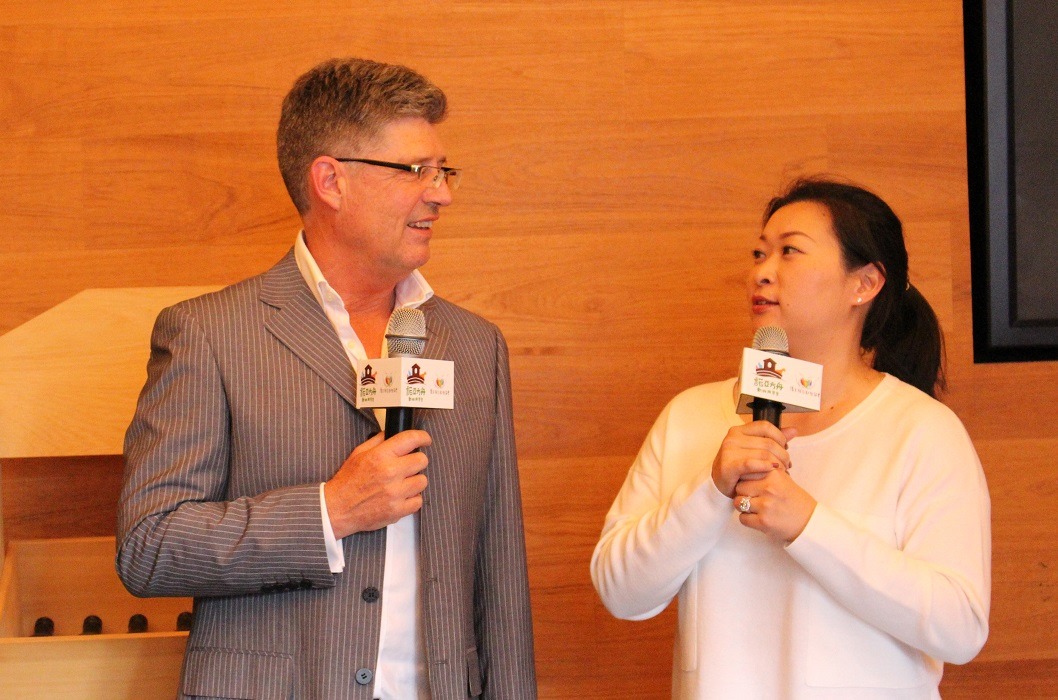 Whisson Lake酒莊的負責人Mark和Andre,兩人在澳洲收養了2隻流浪貓,Andre是台灣人,也相當關心台灣的浪浪們。 李娉婷/攝