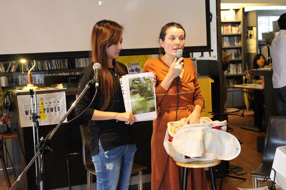 愛心媽媽王嫻如在「守護毛小孩演唱&宣導會」上分享第一線與流浪動物接觸的經驗。　李娉婷/攝