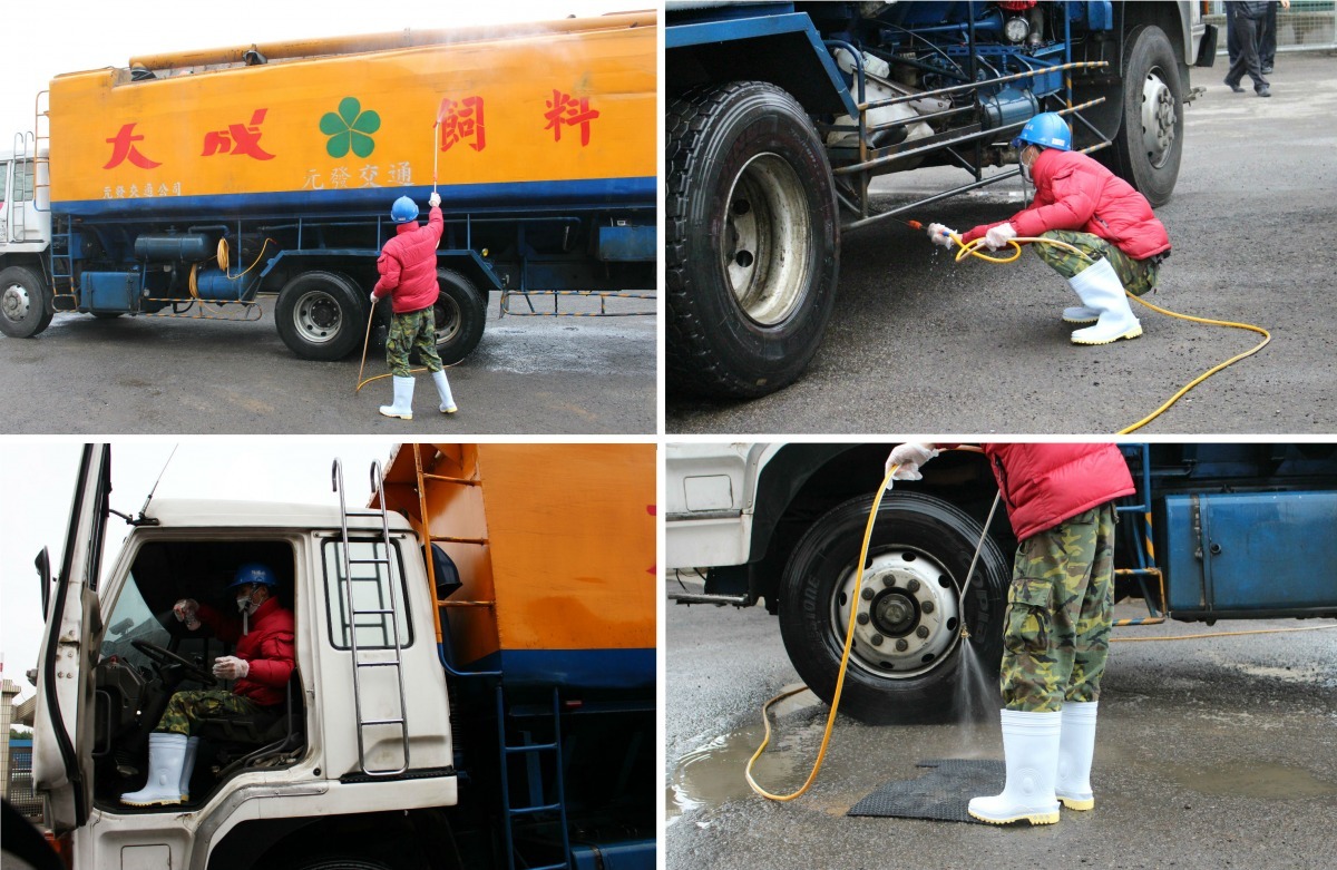 疫情熱區的運禽車、運蛋車、飼料車與化製車明起需要有消毒證明才能進出禽場。 李娉婷/攝