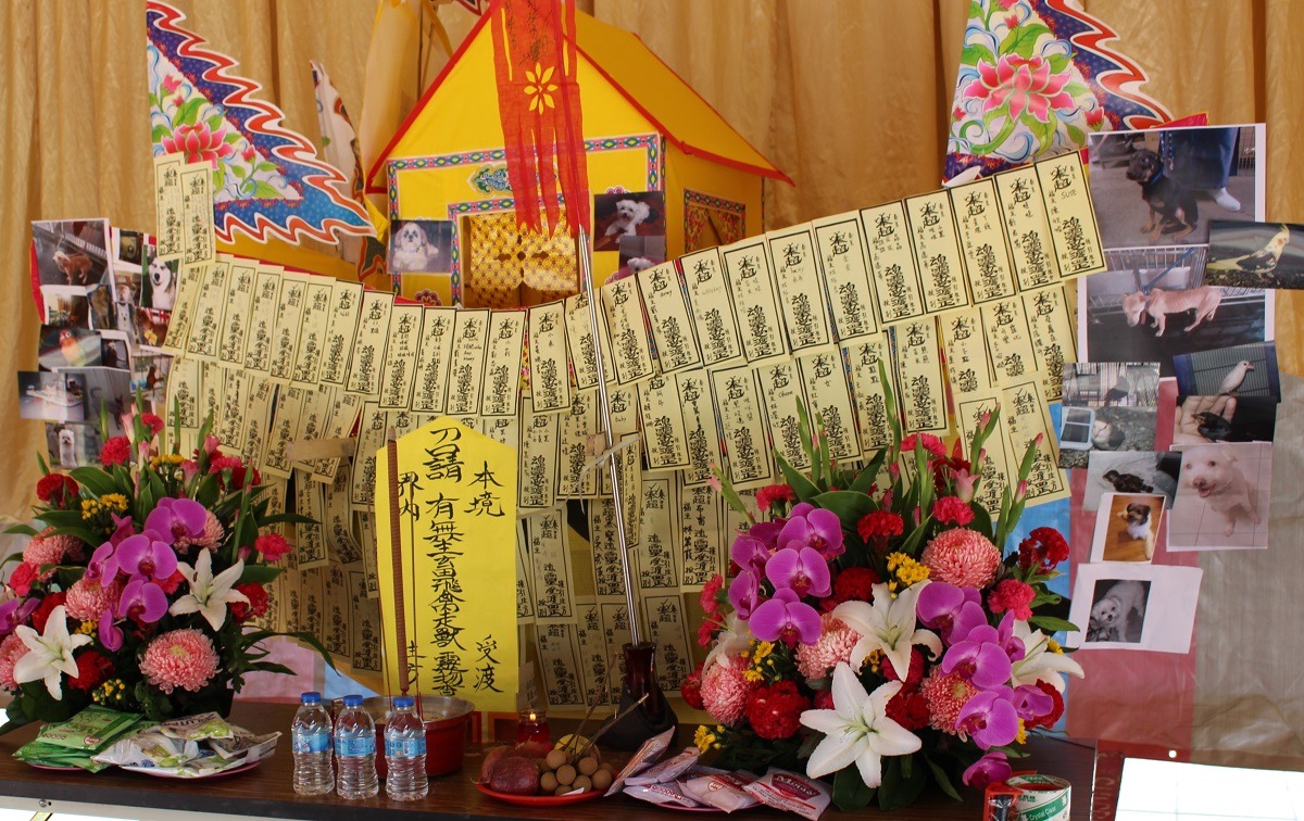 近年來開始出現專門為寵物舉辦的法會。 台灣動物新聞網資料照(李娉婷/攝)