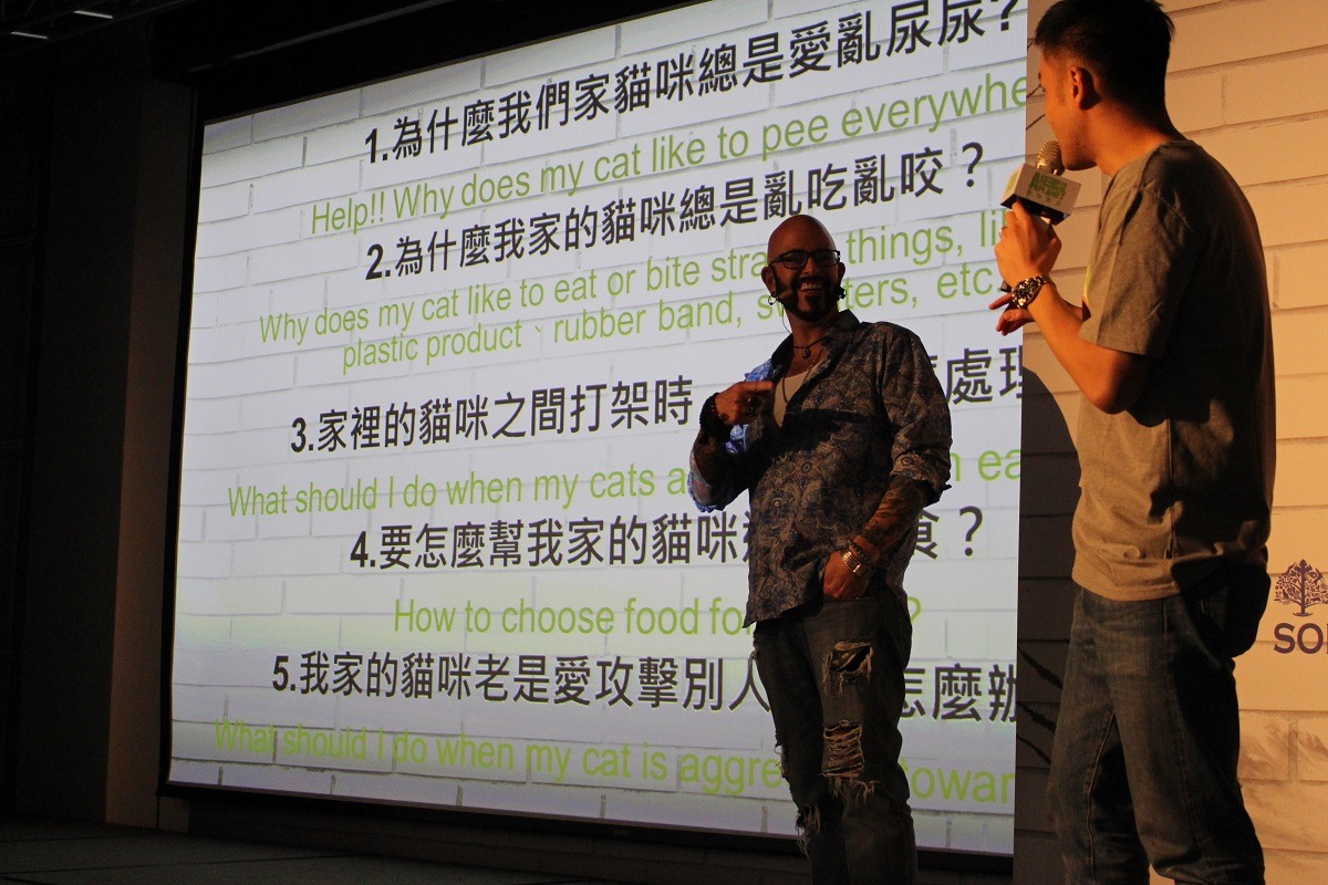 台灣的「五大貓奴困擾排行榜」，傑克森‧蓋勒克西表示，很多獨特的問題要個別解決，他只能回答大方向，因此僅對前3個問題做出回覆。　李娉婷/攝