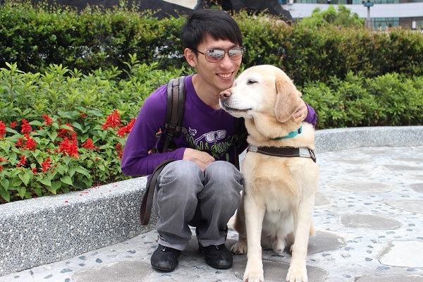 威諭與Gus相伴9年,幾乎24小時黏在一起,擁有好默契與革命情感。 李娉婷/攝