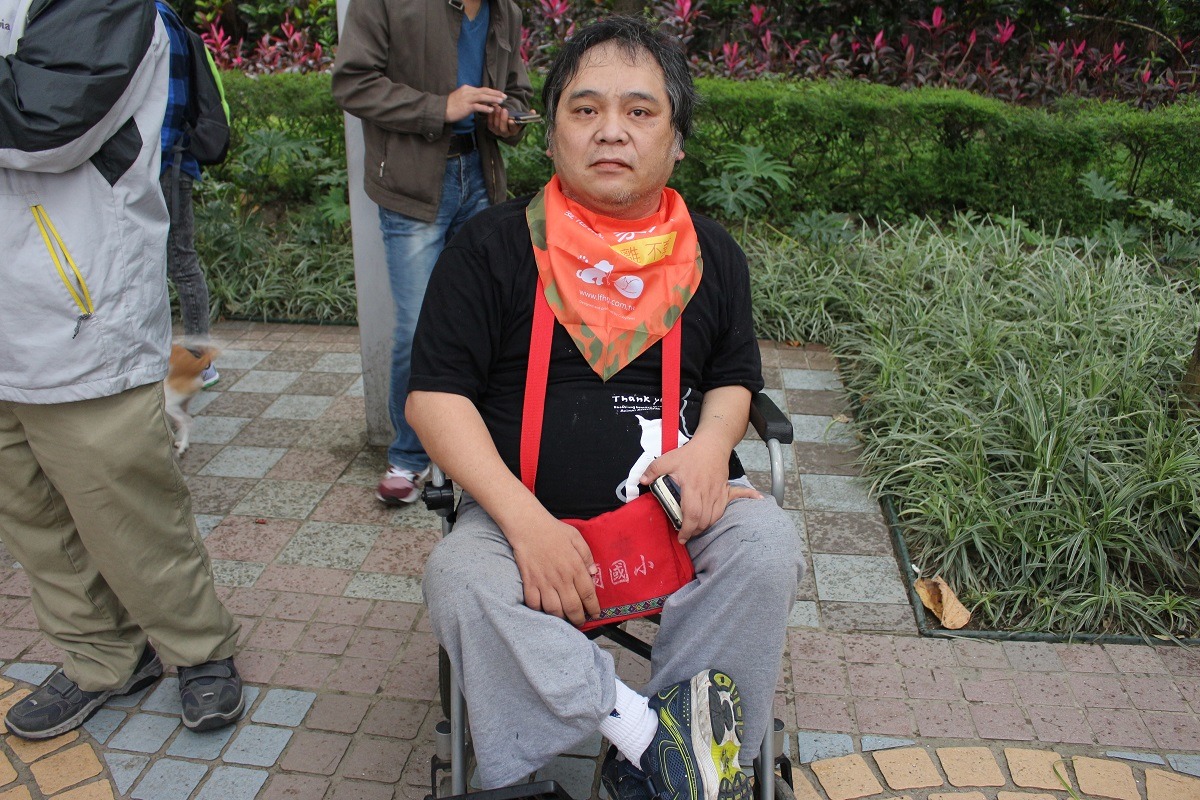 台灣貓狗人協會執行長黃泰山表示,司法機關相當反對《動物保護法》加入刑責,認為會造成司法機關負擔。 李娉婷/攝