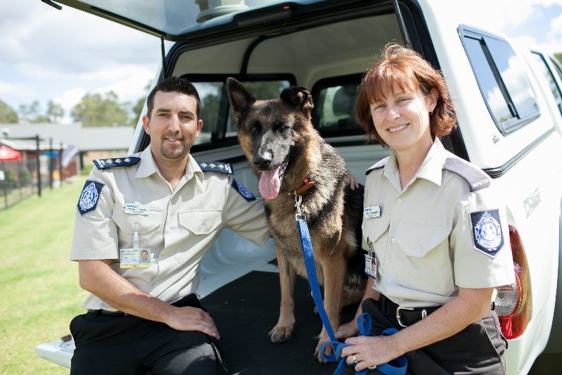 RSPCA Qld的稽查員擁有申請搜索令進入私人場所查緝的權利，左為調查部門總監Daniel Young。　取自RSPCA Queensland