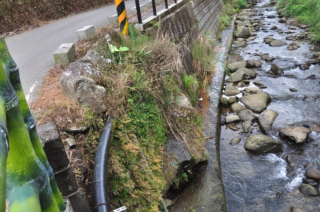 大山背是頭前溪水源水質水量保護區，大量噴灑除草劑除了影響生態，也會汙染供應新竹縣市超過40萬民眾生活用水的頭前溪。　荒野保護協會/提供