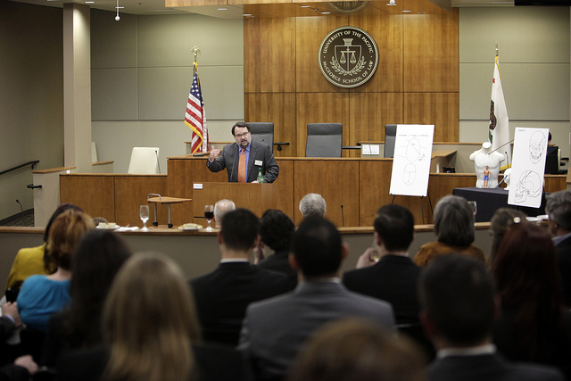 動物律師可以從法律著手,保障動物權益。此為示意圖。 Flickr_Pacific McGeorge