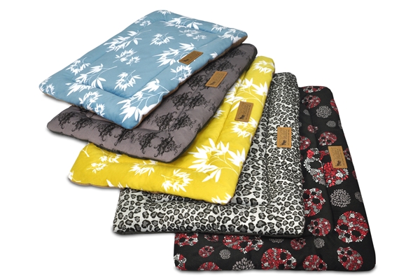 P.L.A.Y.推出多款樣式的睡墊。　鮪魚肚/提供