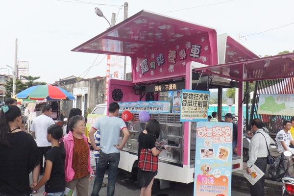 活動當天，彰化縣動物防疫所會出動寵物認養專車，幫浪浪找新家。　彰化縣動物防疫所/提供