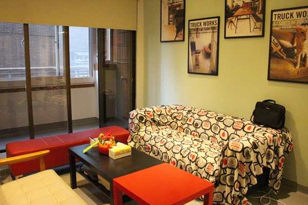 想領養諾亞方舟的毛孩，須先到洽談室與社工員面談。　江幸芸/攝