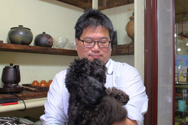 面對外界爭議，照生會執行長董冠富自認清白。　江幸芸/攝