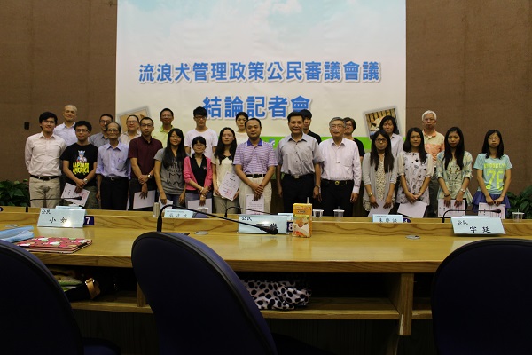 與會19位公民經過5天會議,終於在今天發表結論報告。 江幸芸/攝