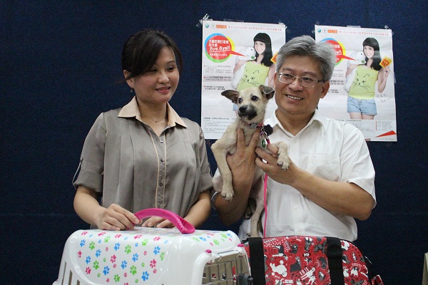 台北市動保處嚴一峯（右）希望動保自治條例明年就能上路。　江幸芸/攝