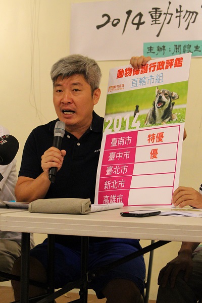 關懷生命協會執行長何宗勳公布排名,台南市拿下直轄市特優。 江幸芸/攝