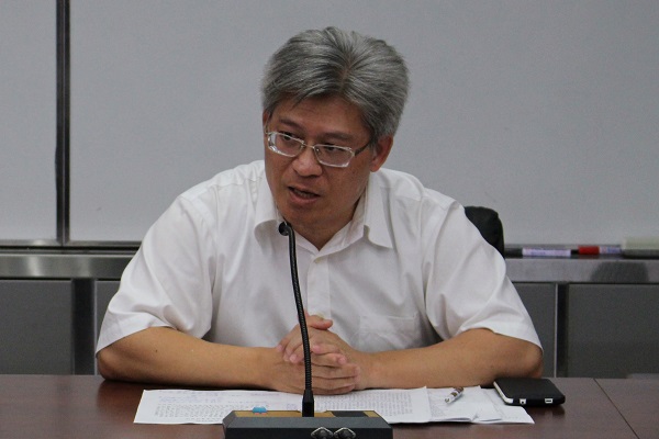 動保處長嚴一峯表示,未來希望透過到寵物美容店、動物醫院突襲檢查,落實寵登。 江幸芸/攝