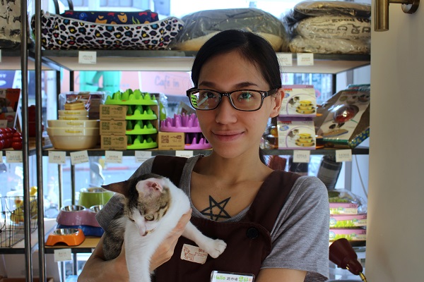 跑市場的員工也很喜歡動物。　江幸芸/攝
