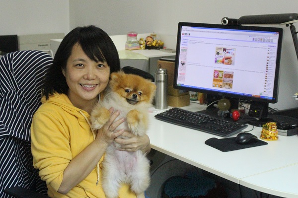 狗模「啾咪」對寵物主義創辦人吳麗蓉來說，是相伴一輩子的家人。　江幸芸/攝