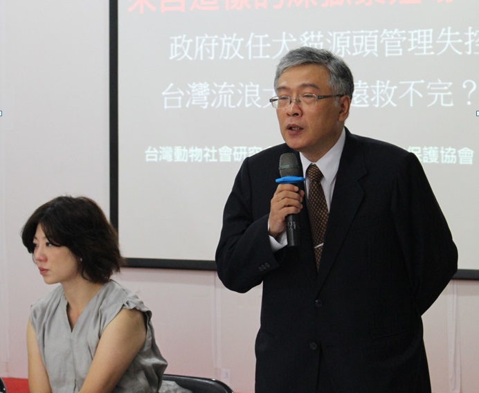 農委會畜牧處副處長朱慶誠今已派員，會同桃園縣政府動物防疫所到嘉嘉犬舍了解狀況。　何宜/攝