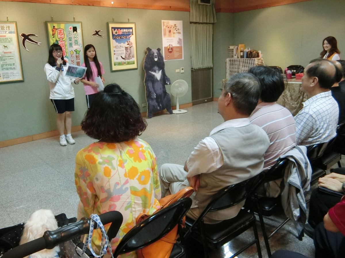 學生們分享飼養寵物的趣事。圖/台南市動保處陳玉婷提供