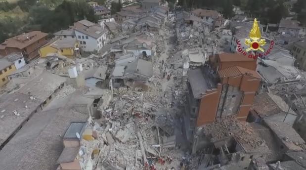 意大利中部遭規模6以上強震襲擊，很多小鎮幾乎全毀。 取自The Dodo網站
