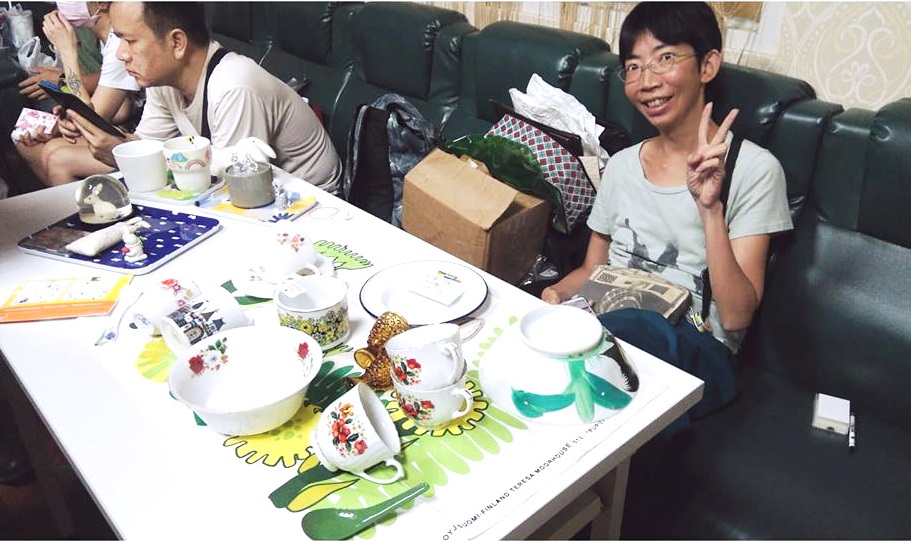 專程帶了跟兔兔相關的產品來擺攤的香港網友Venus。Holiday ya／提供