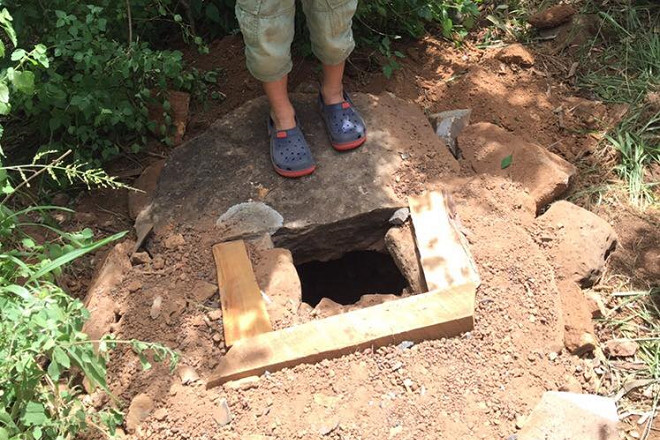 瀧田在臉書分享她帳篷附近的臨時廁所。 取自女獸醫在非洲臉書