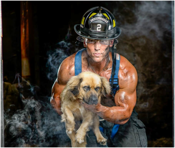 他和牠，是不是都很酷?  取自charlestonfirefightercalendar.com