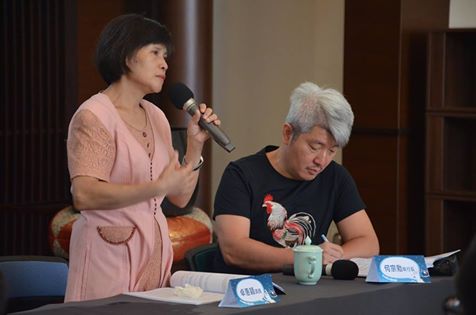 卓媽媽大動連演講，講題為「讓我說個故事給你聽─愛媽故事」，談自己二十三年來救援、收容無數隻流浪狗的心路歷程，過程中聲淚俱下。取自大動連粉專。